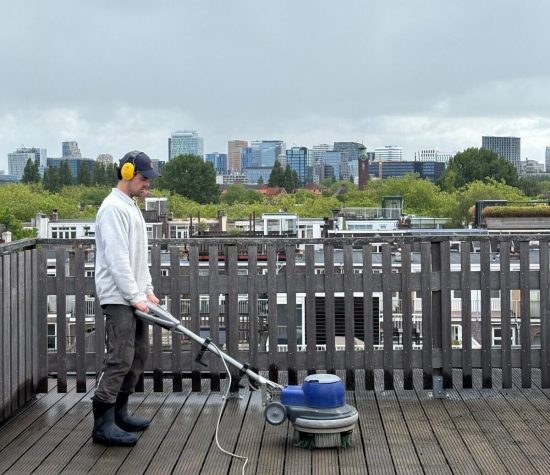 Dakterras reinigen Amsterdam